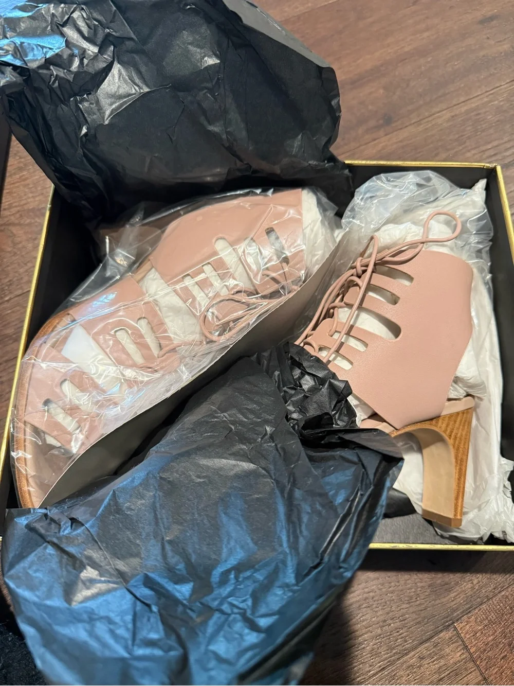 NIB Matt Bernson Blush Leather Strappy Lace-Up Open Toe Block Heel Sandals 9